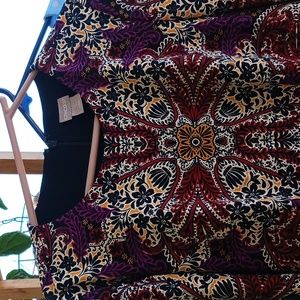 Chicos dress size 0. Sleeves are 3/4 multicolored . Length past knee. Zip in bak